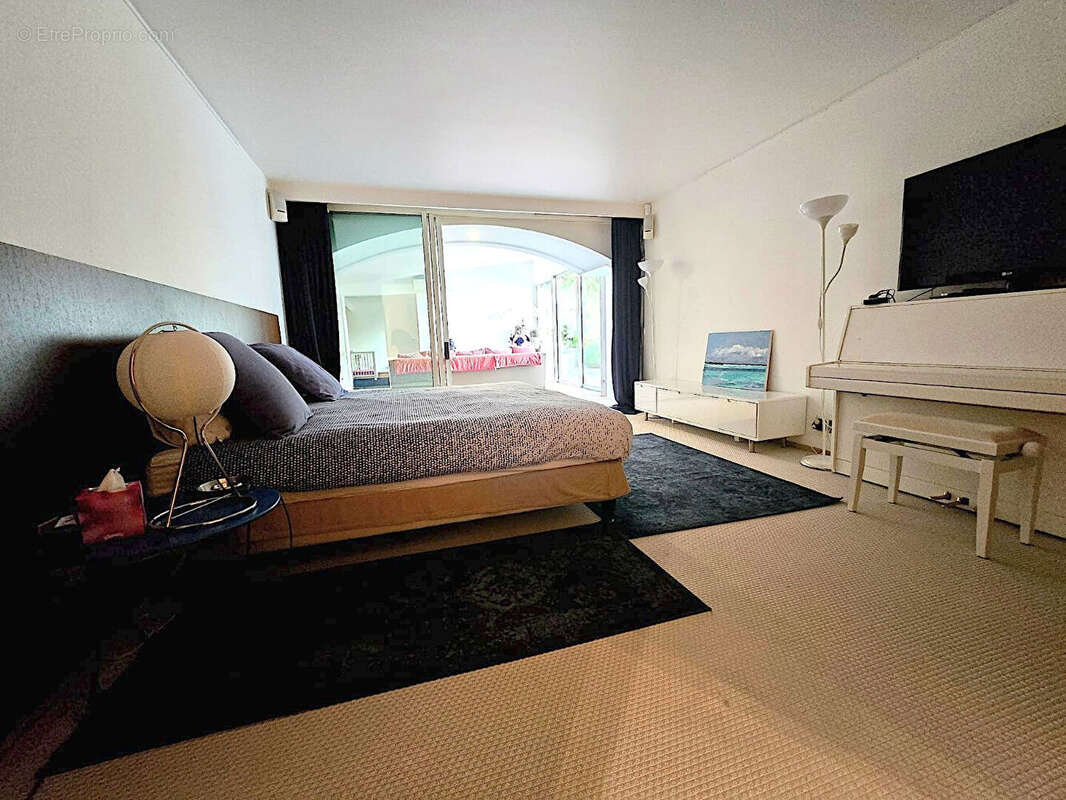 Boulogne-Billancourt .Une maison d'architecte avec piscine secrète. Esprit hollywoodien, aux portes de Paris - photo 9