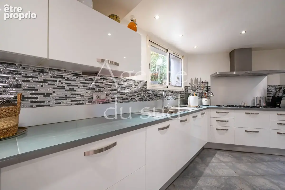 Maison  6 pièce(s) de 200 m² - photo 8