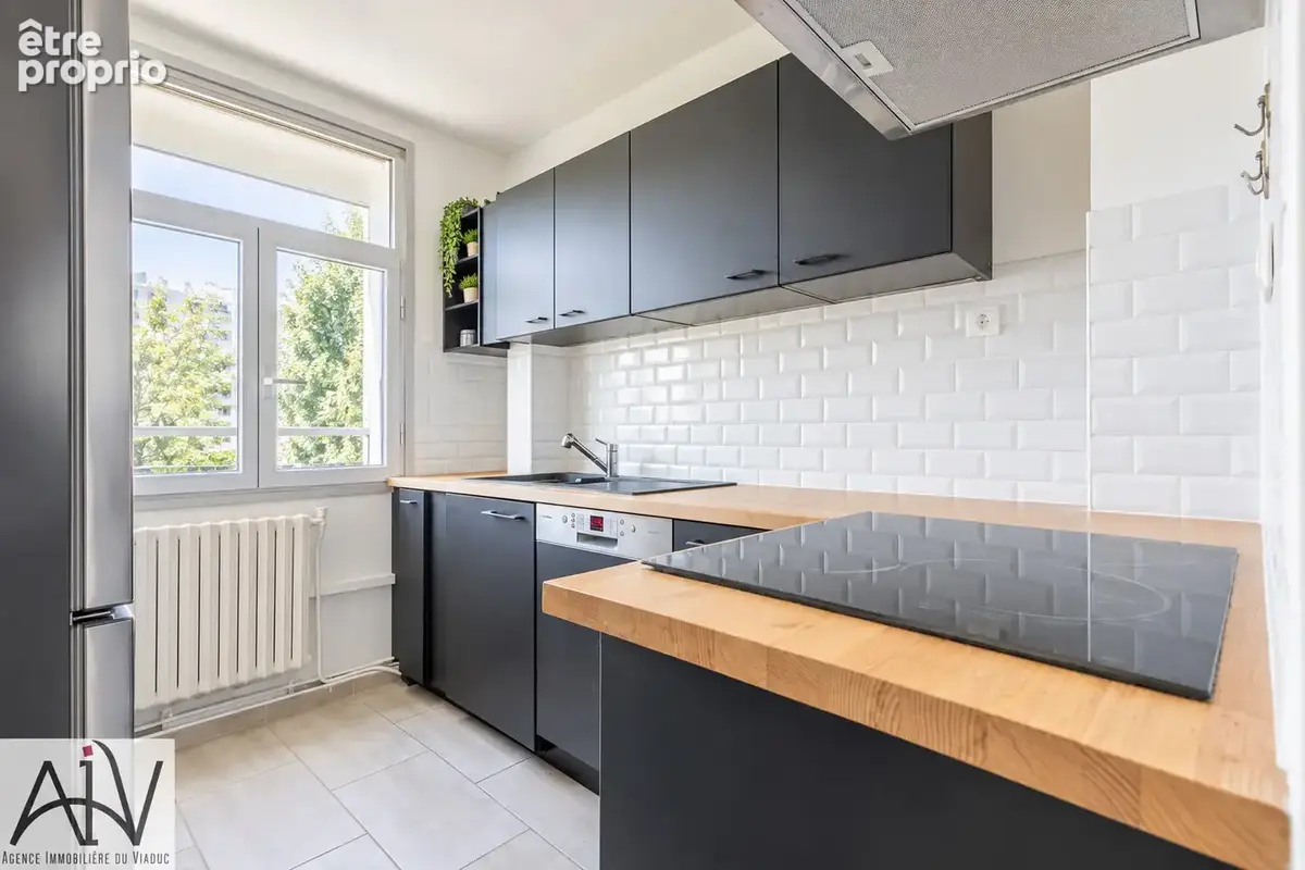 Appartement 5 pièces de 82 m2 avec trois chambres, box et cave - photo 5