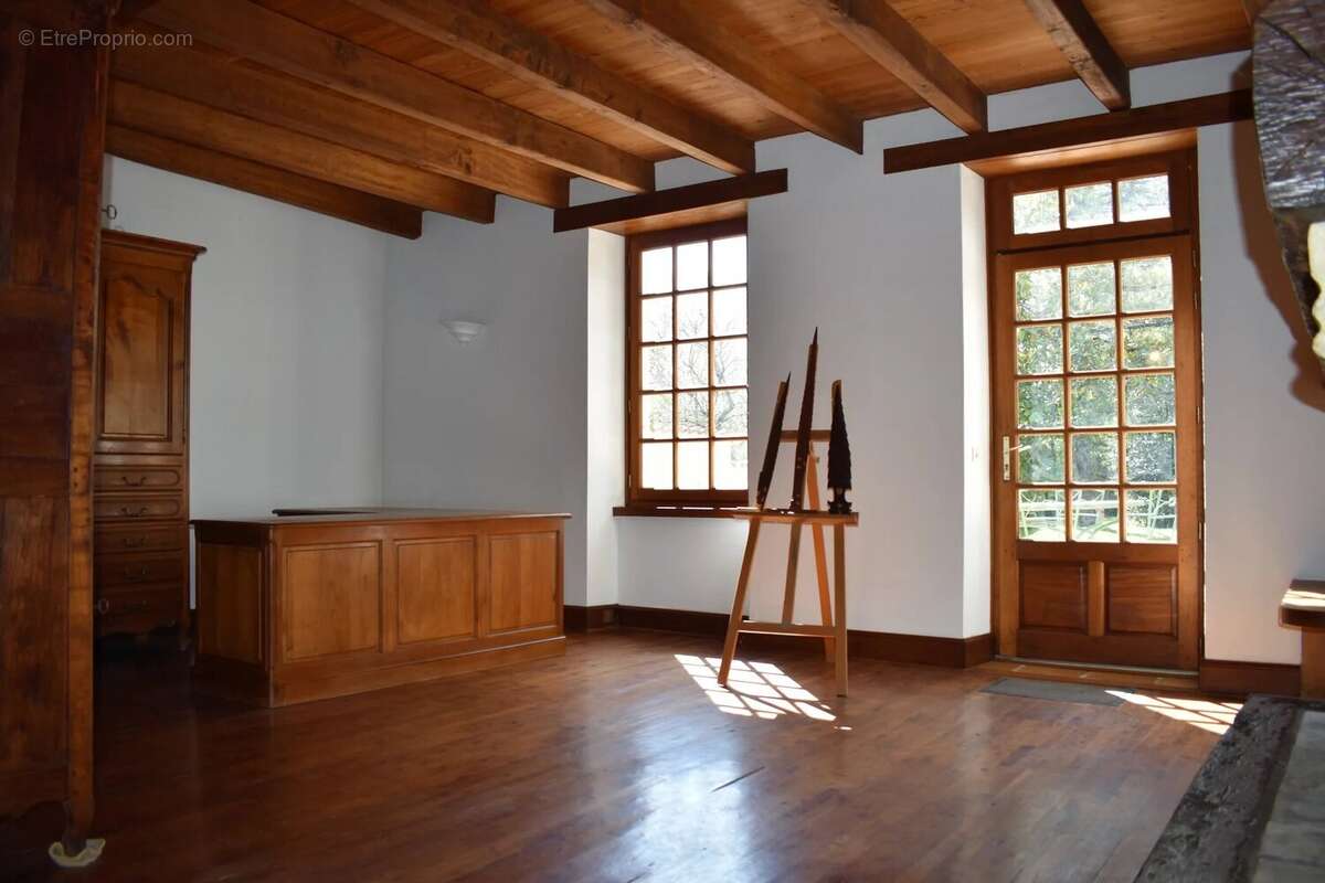 Maison à SAINT-PIERRE-DE-JUILLERS