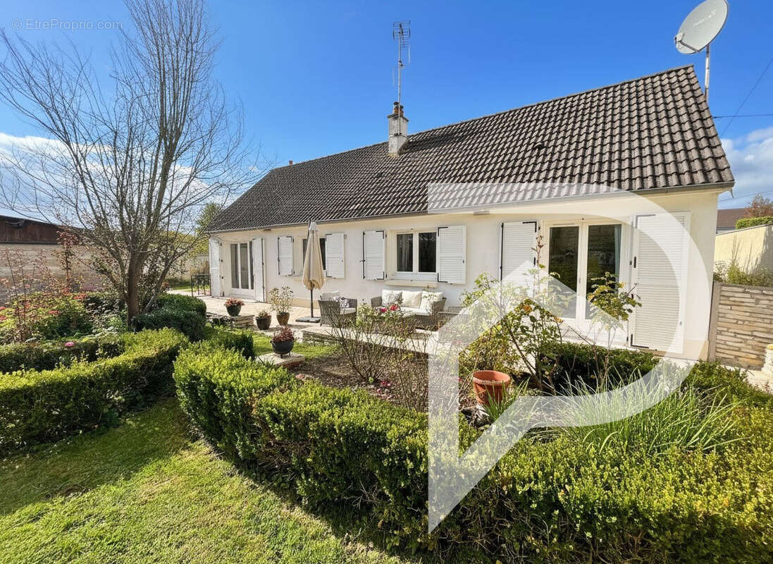 Maison à ESTREES-SAINT-DENIS