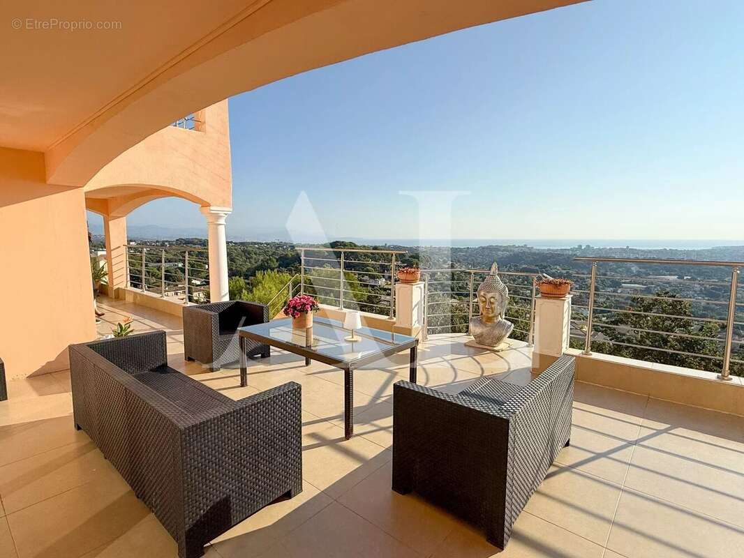 Appartement à VALLAURIS