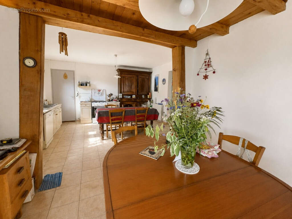 01160 LA TRANCLIÈRE   Propriété de 8 Ha - 1 ferme d’habitation - 1 gîte - 1 hangar   1 pièce d’eau - photo 8