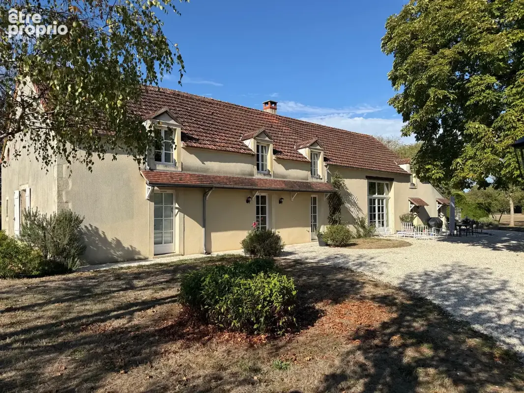 Maison 225 m² à Saint-Chartier  - photo 2
