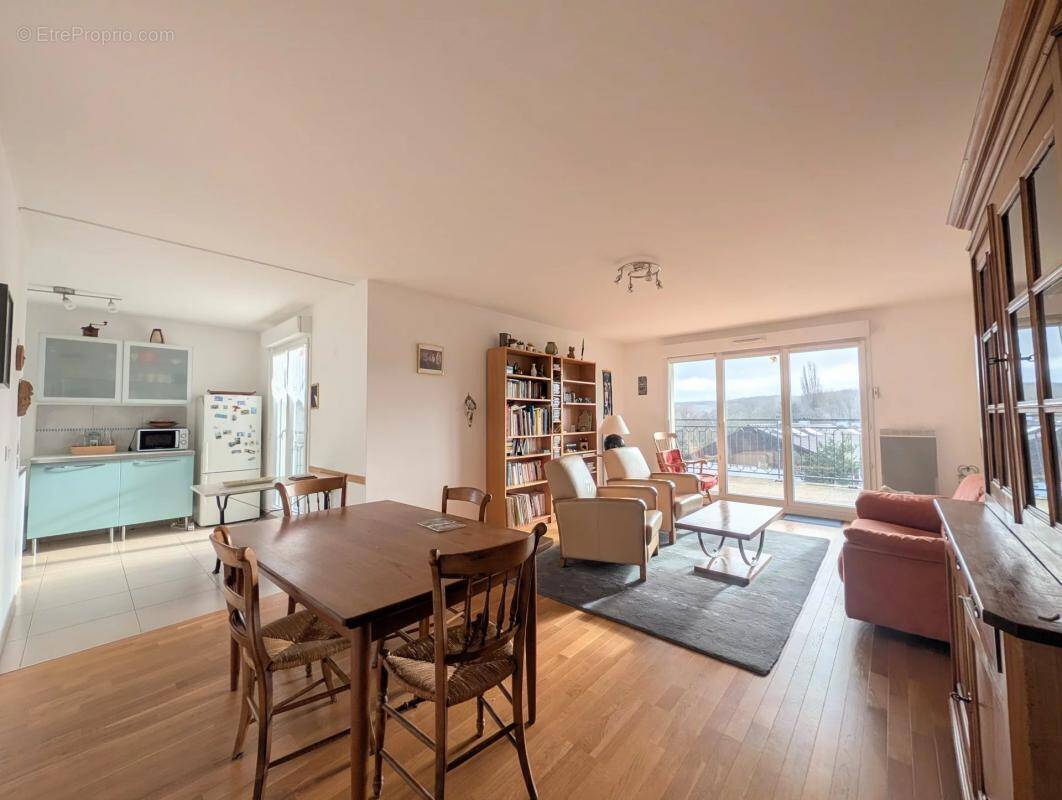 Appartement à LES CLAYES-SOUS-BOIS