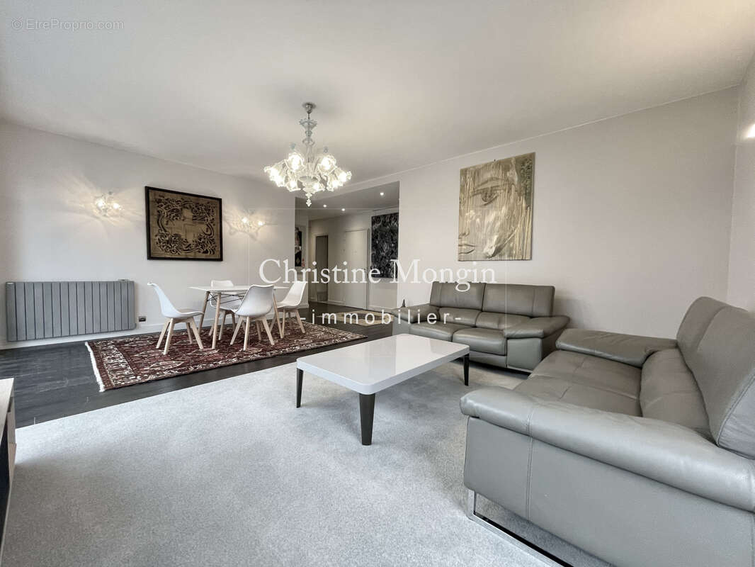 Appartement à NEUILLY-SUR-SEINE