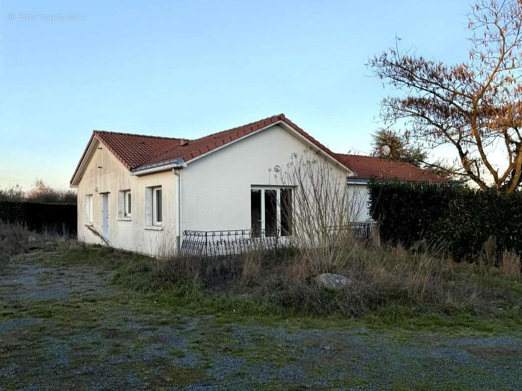 Maison 164 m² à Vezins  - photo 2