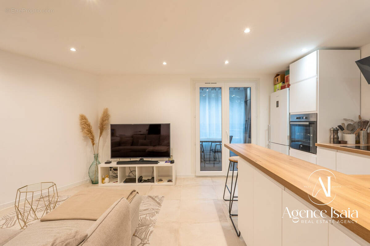 Appartement à BORMES-LES-MIMOSAS
