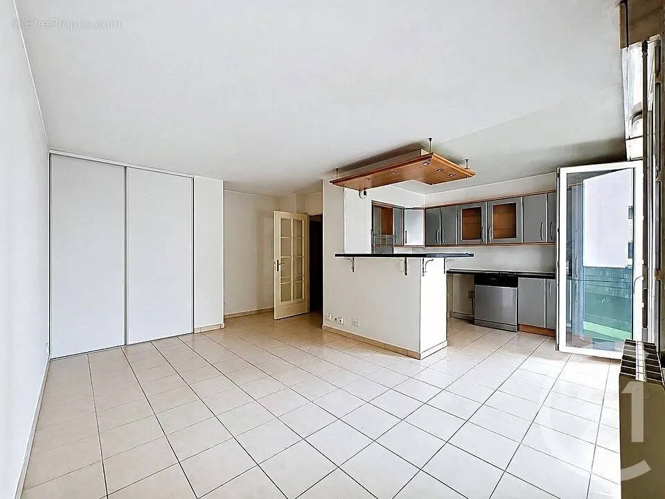Appartement à COMBS-LA-VILLE