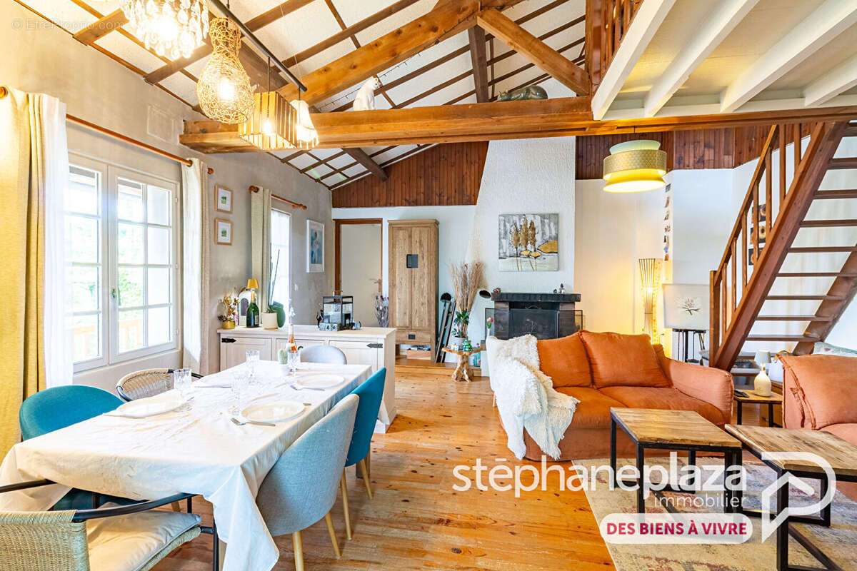 Joli corps de ferme rénové de 171m² habitables + dépendances aménageables et 914m² de terrain à PEROUGES - photo 4