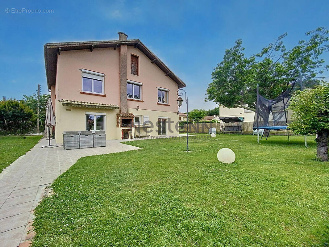 Maison à SEISSAN