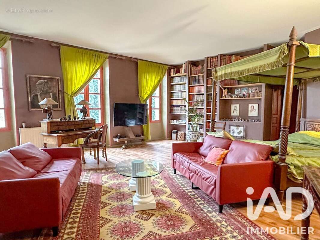 Commerce 778 m² à Bourg-Saint-Andeol  - photo 3