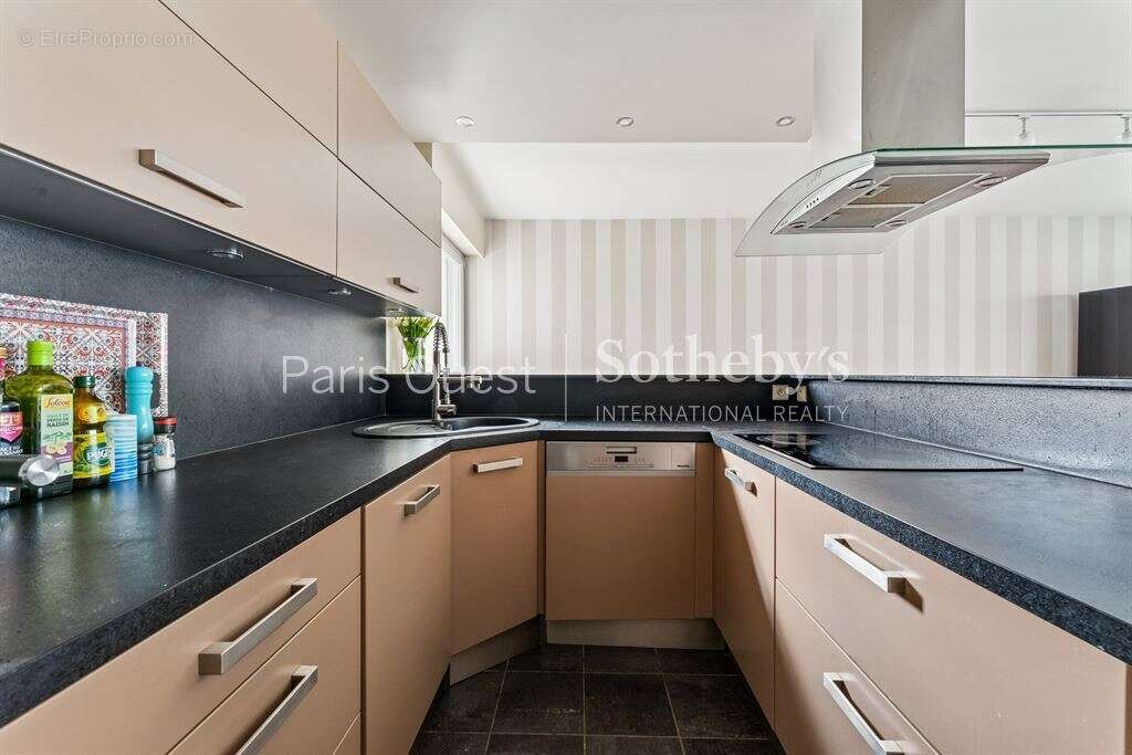 Appartement à NEUILLY-SUR-SEINE