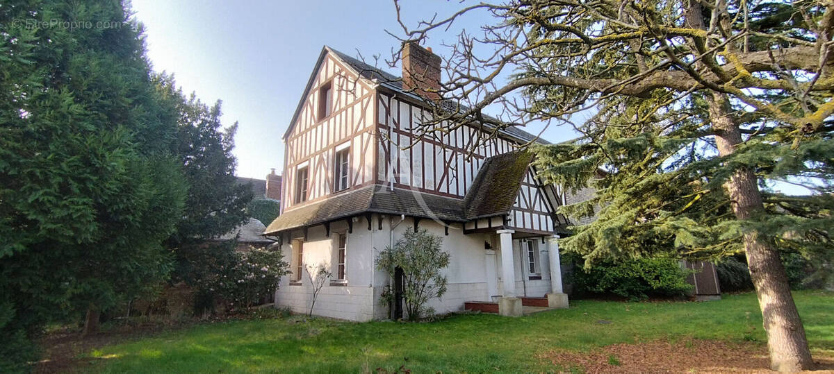 Maison à SAINT-ETIENNE-DU-ROUVRAY