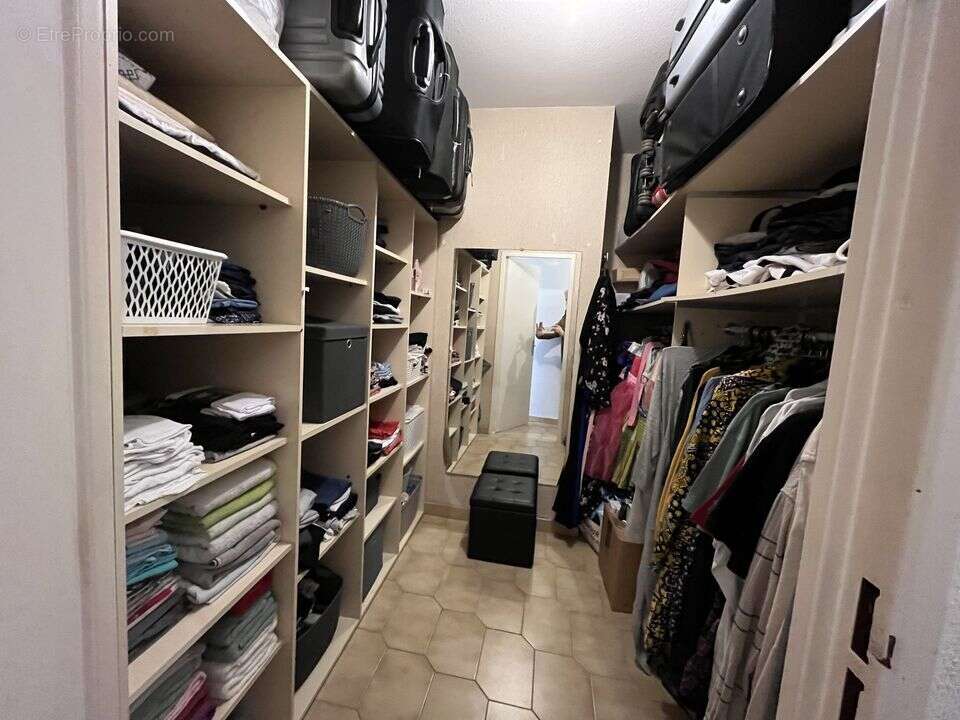 DRESSING - Appartement à SAINT-LAURENT-DU-VAR