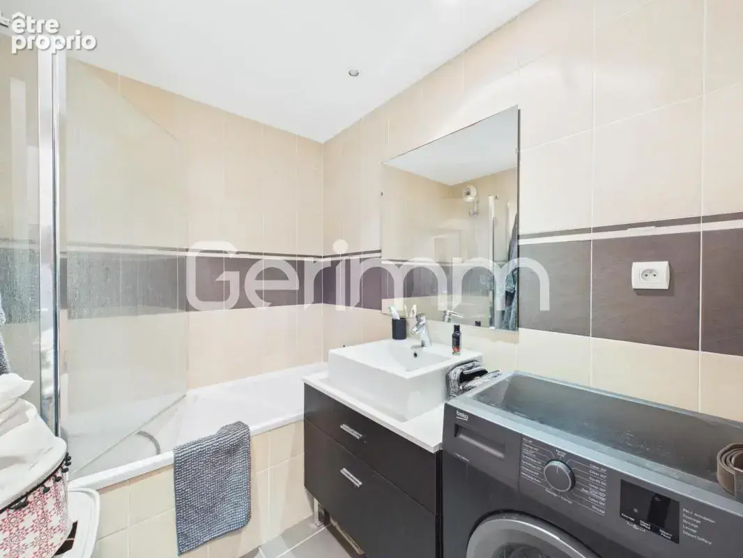 Vente - Appartement - 2 pièces + cuisine - 49 m² - 230 000 € - - photo 4