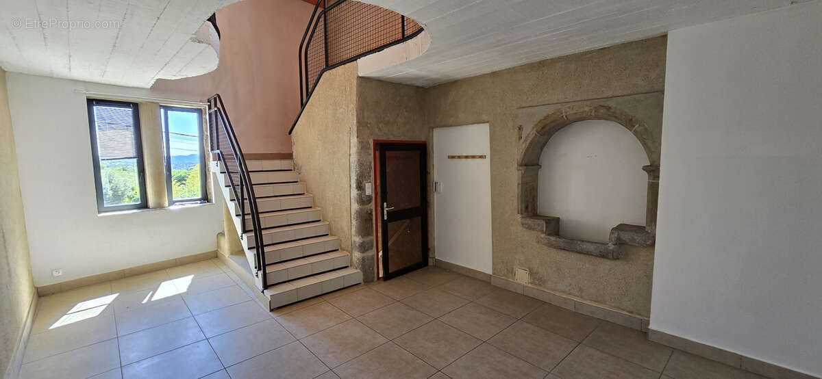 Maison à MONTPEYROUX