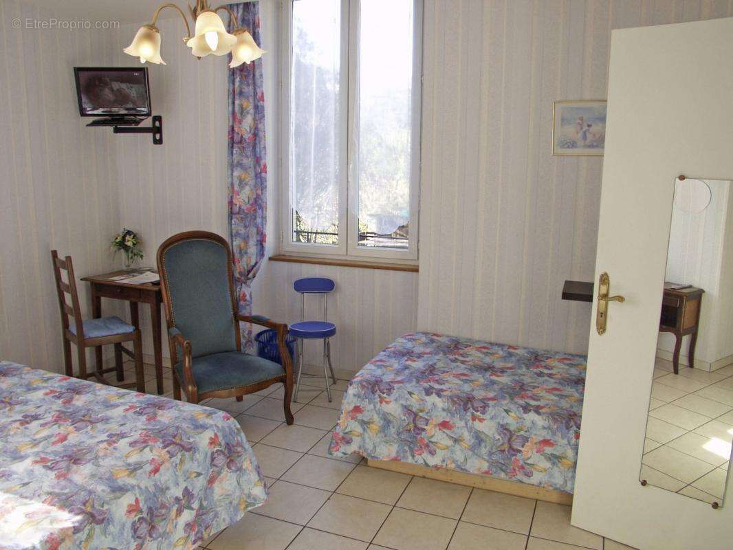 Appartement à LATOUILLE-LENTILLAC