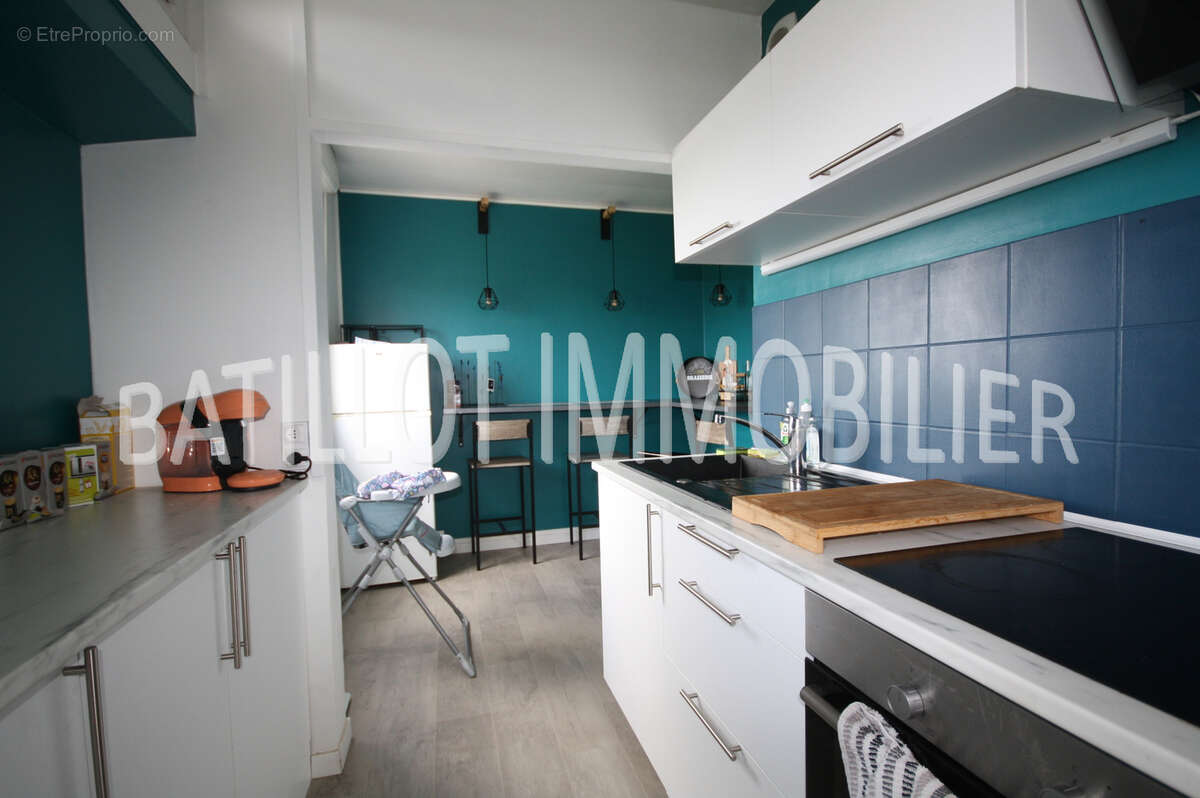 Exclusivité Reims place Luton appartement T 3 avec balcon - photo 3