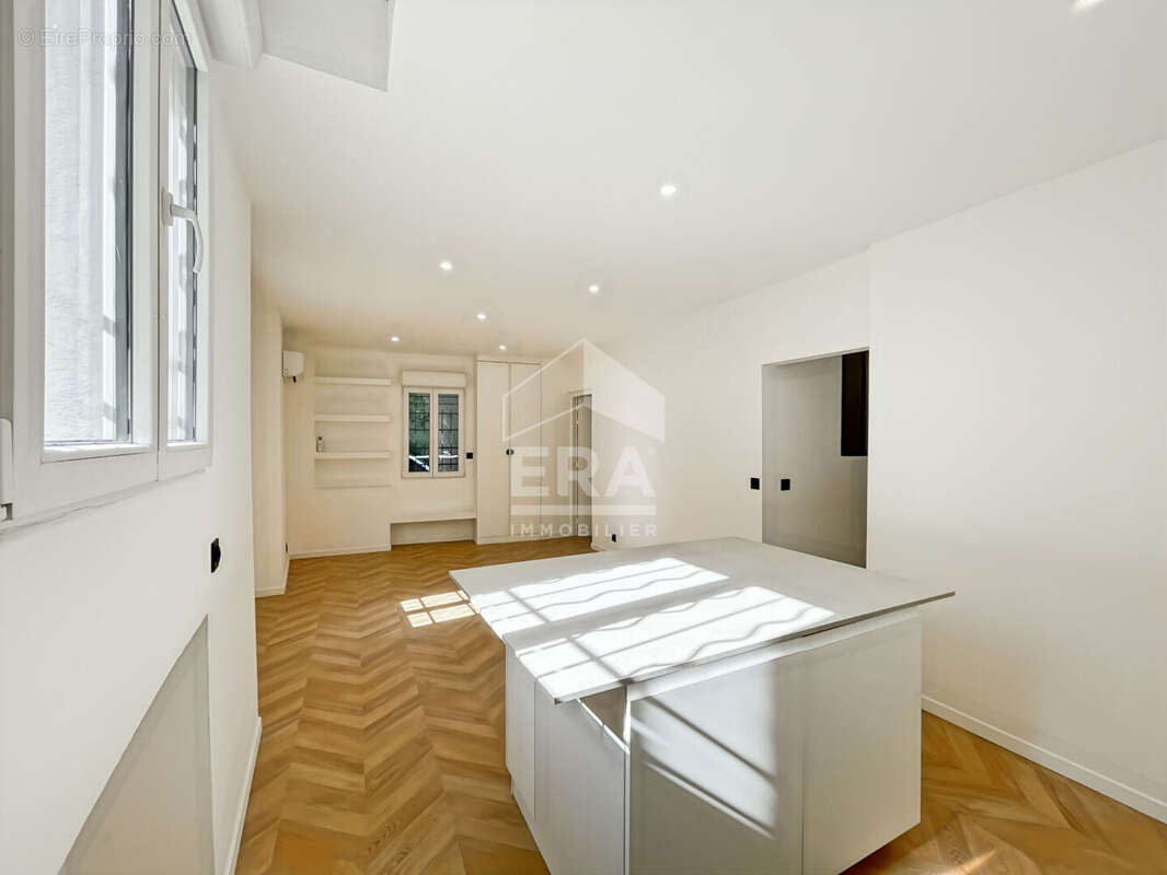 Appartement à MARSEILLE-4E