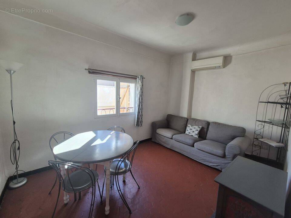 LA CIOTAT APPARTEMENT T3 + bureau   -  calme - centre