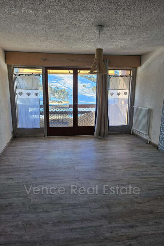 Appartement à GREOLIERES