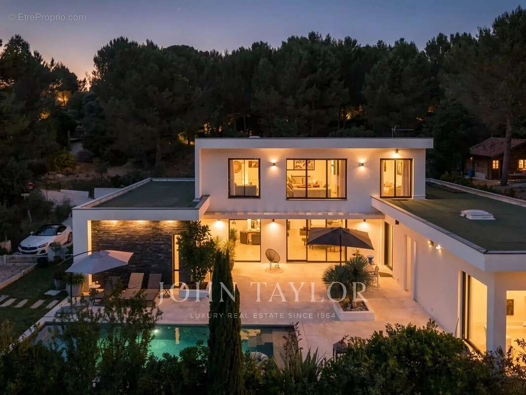 Maison à VENTABREN
