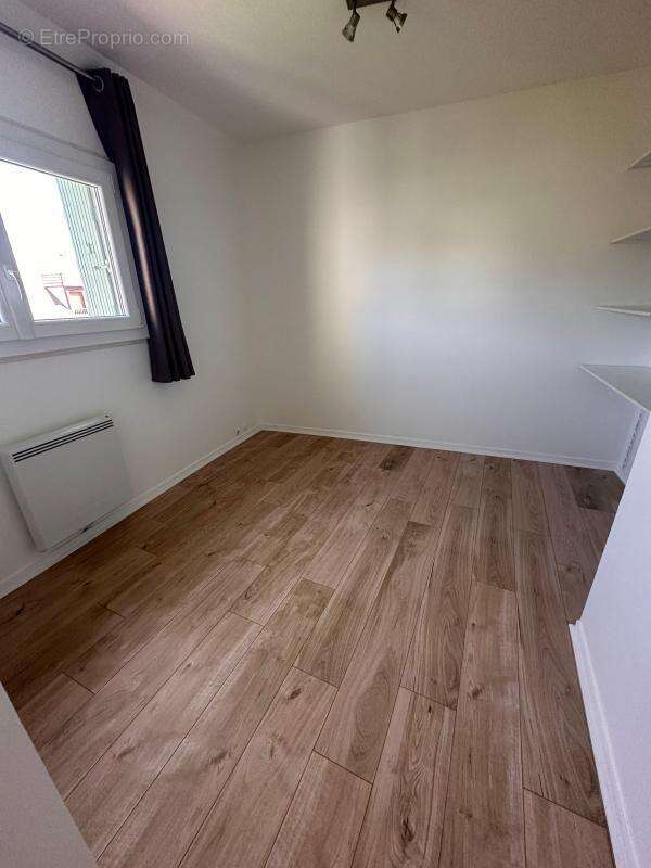 Appartement à SAINT-MAURICE-MONTCOURONNE