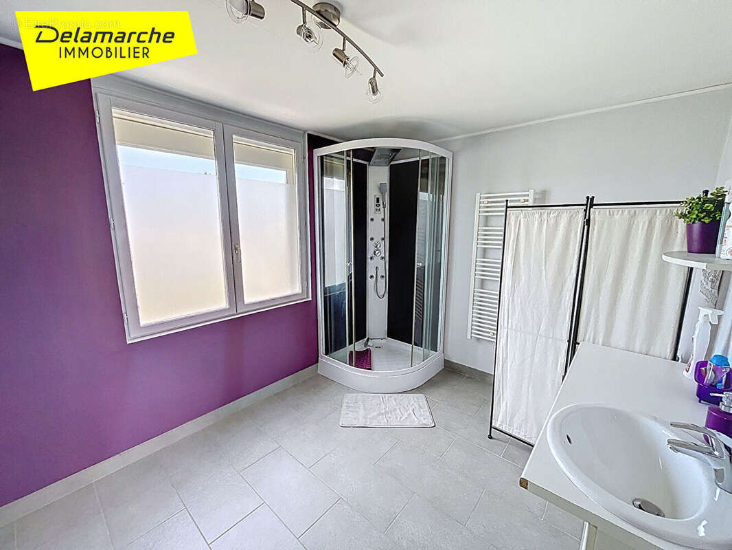 Maison à DONVILLE-LES-BAINS