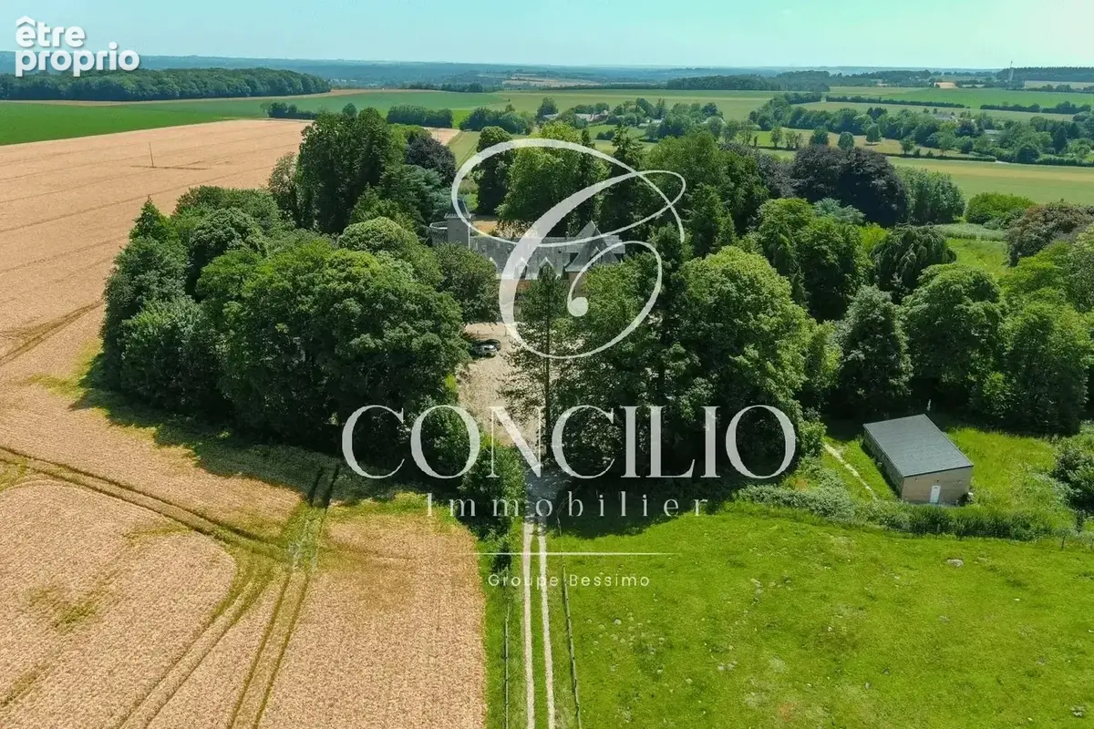 Château de caractère – 1 200 m² – domaine de 4,5 hectares – à 120 km de paris - photo 3
