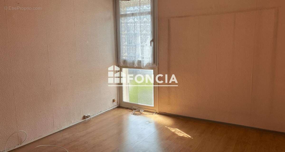 Appartement à BAGNOLS-SUR-CEZE