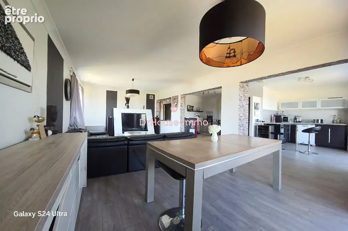 Maison 6 pièces 146 m² à vendre à Le Chambon-Feugerolles (42500) - photo 3