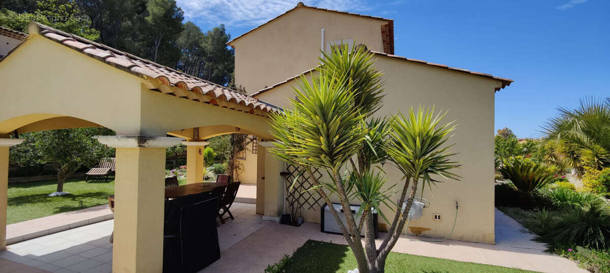Maison à SAINT-CYR-SUR-MER