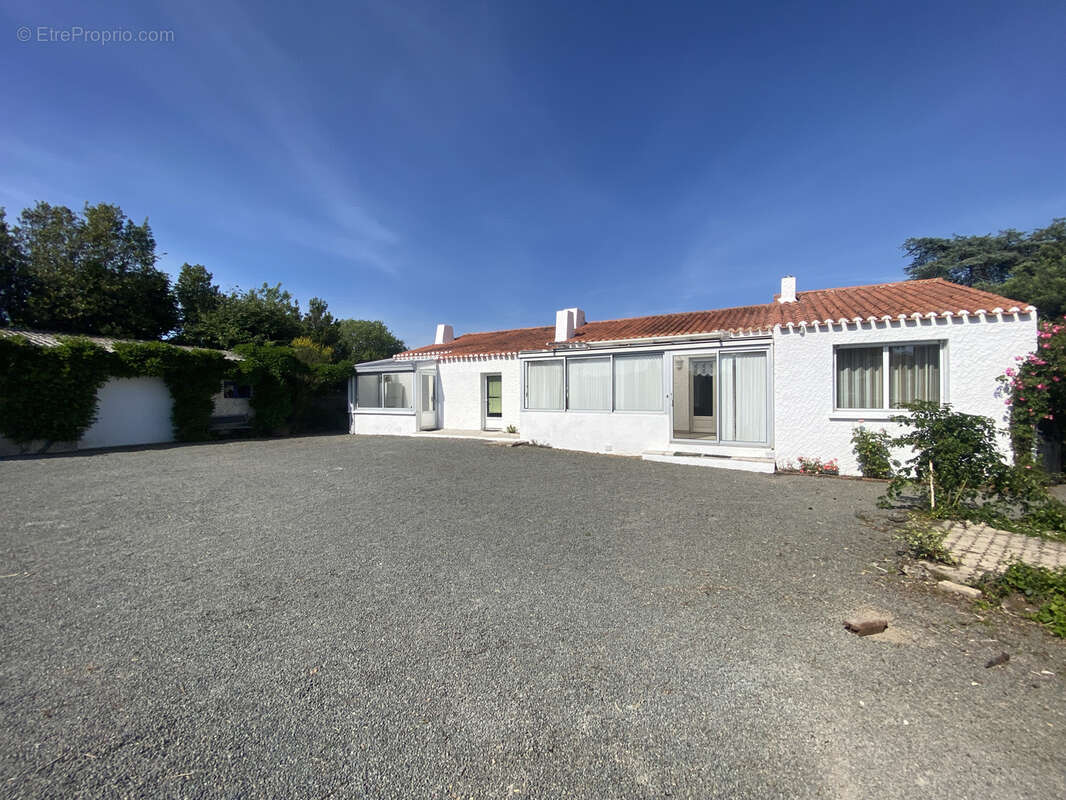 Maison à LANDEVIEILLE