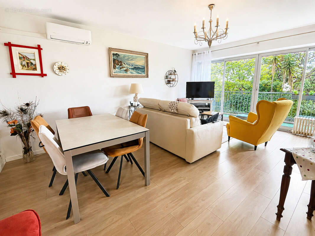 Appartement à SIX-FOURS-LES-PLAGES