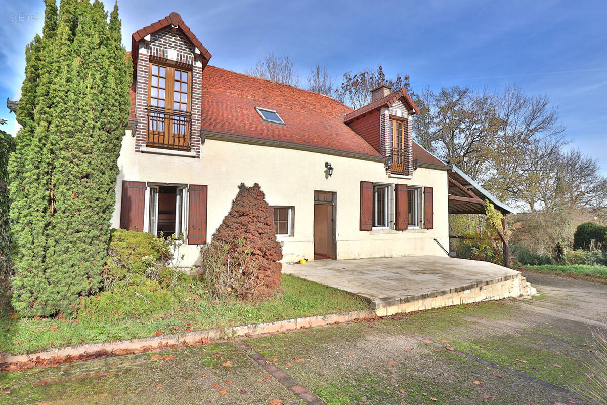 Chaource - belle maison avec terrain, piscine, dependances - photo 1