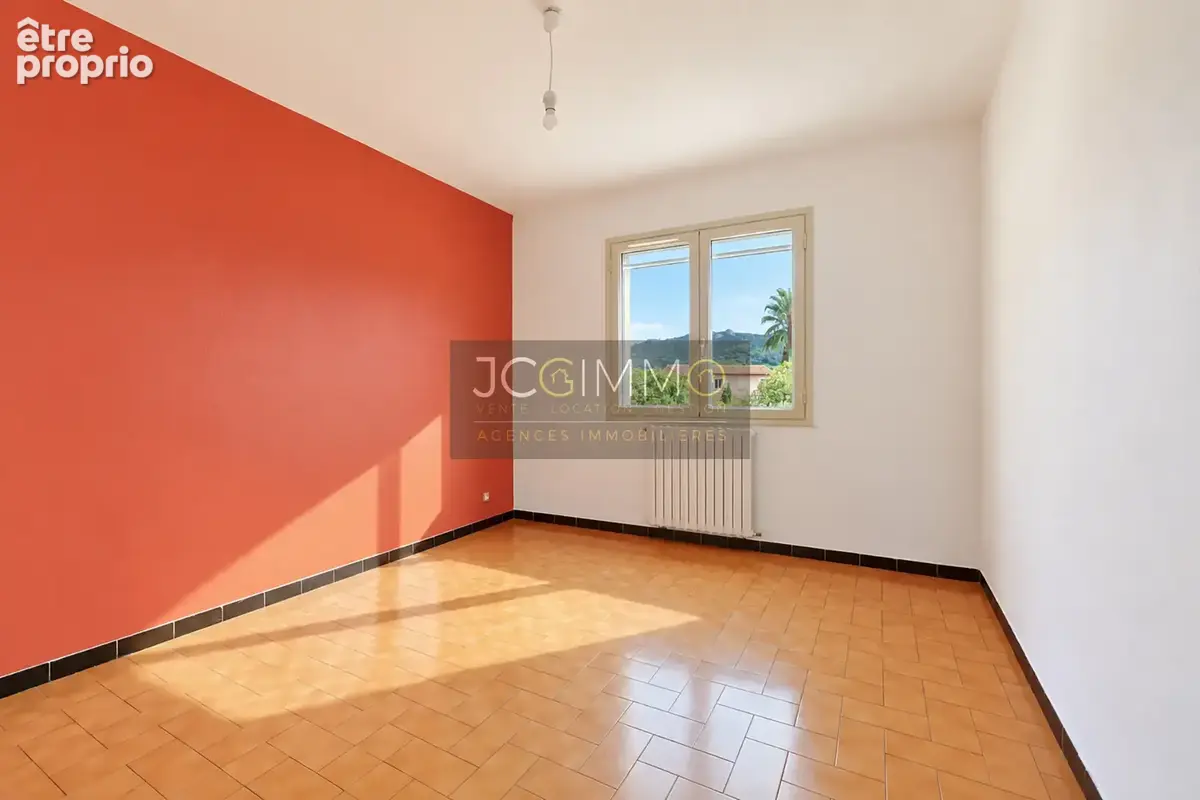 T4 de 87.5 m2 avec terrasse, garage et parking privatif ! - photo 9