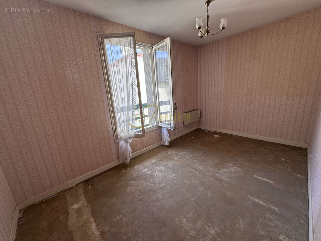 Appartement avec terrasse et parking privatif   Hyper centre de Bourges - photo 9