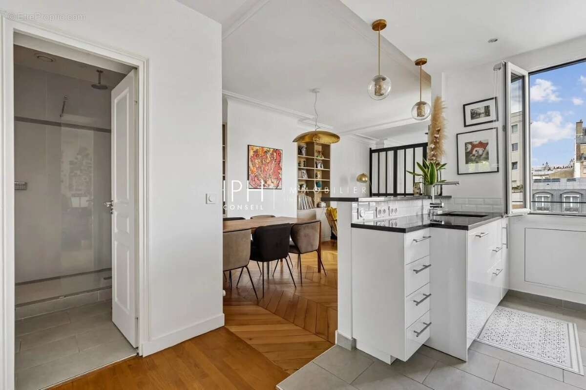 Appartement à LEVALLOIS-PERRET