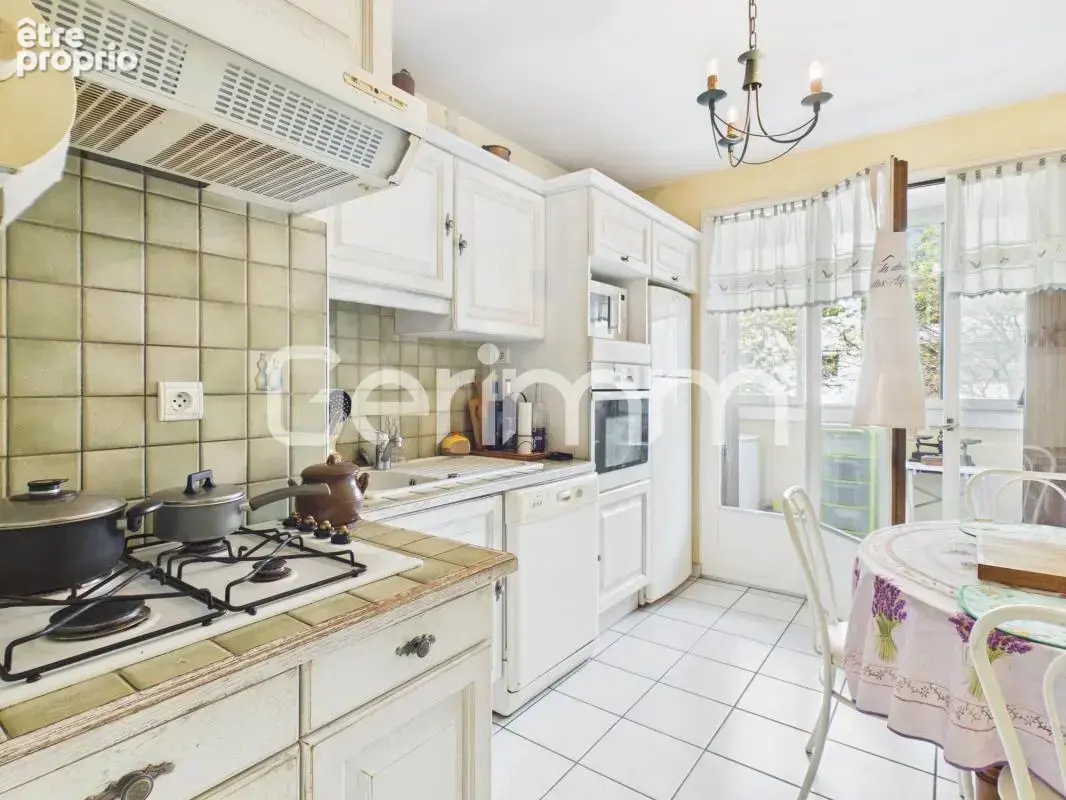 Vente - Appartement - 3 pièces + cuisine - 81,76 m² - 125 000 € - photo 3