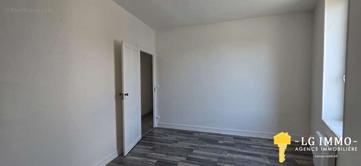 Appartement t3 + local commercial, centre bourg de mortagne - photo 7
