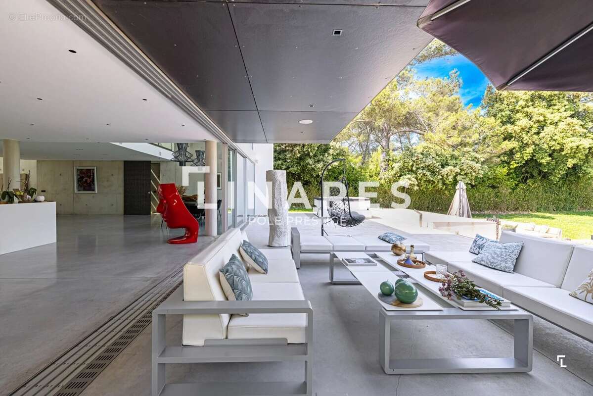 LA CONTEMPORAINE - Villa d’architecte de 529m2  - Vue Sainte-Victoire et prestations d’exception - 13100 - photo 4