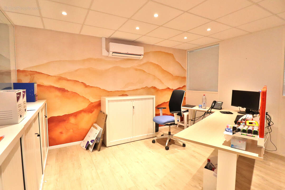 SAINTE-SAVINE Immeuble de bureaux neuf de 385m2, idéal siège social d'entreprise, cabinet comptable ou toutes - photo 3