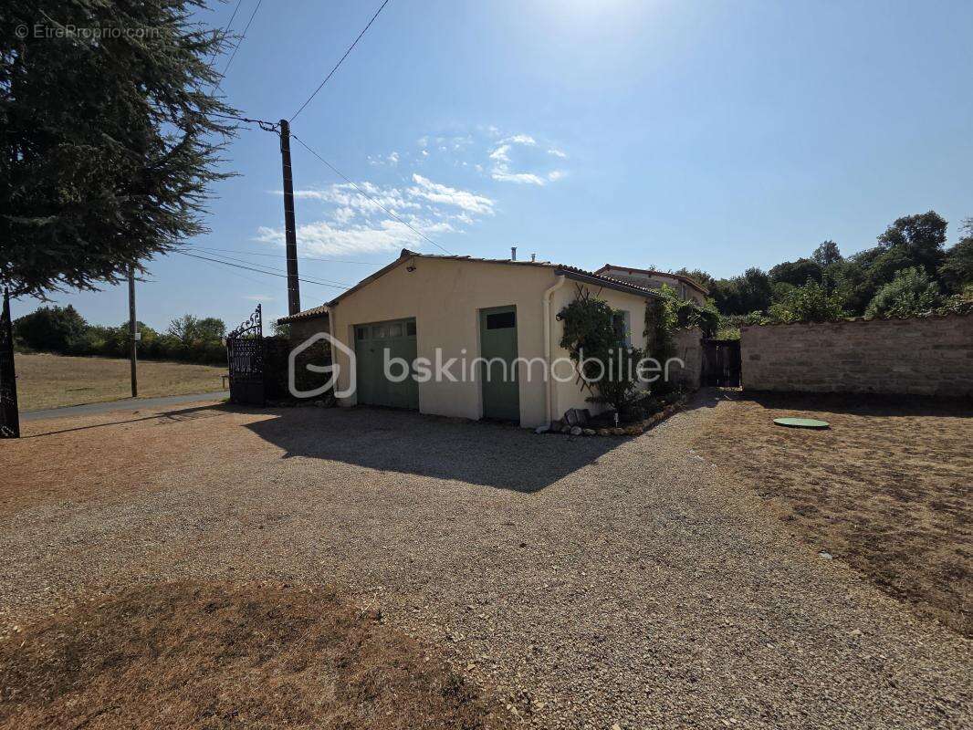 Coup de cœur – charme, elegance et potentiel, belle maison rénovée avec studio, piscine chauffée et 1 940 m² de terrain - photo 25