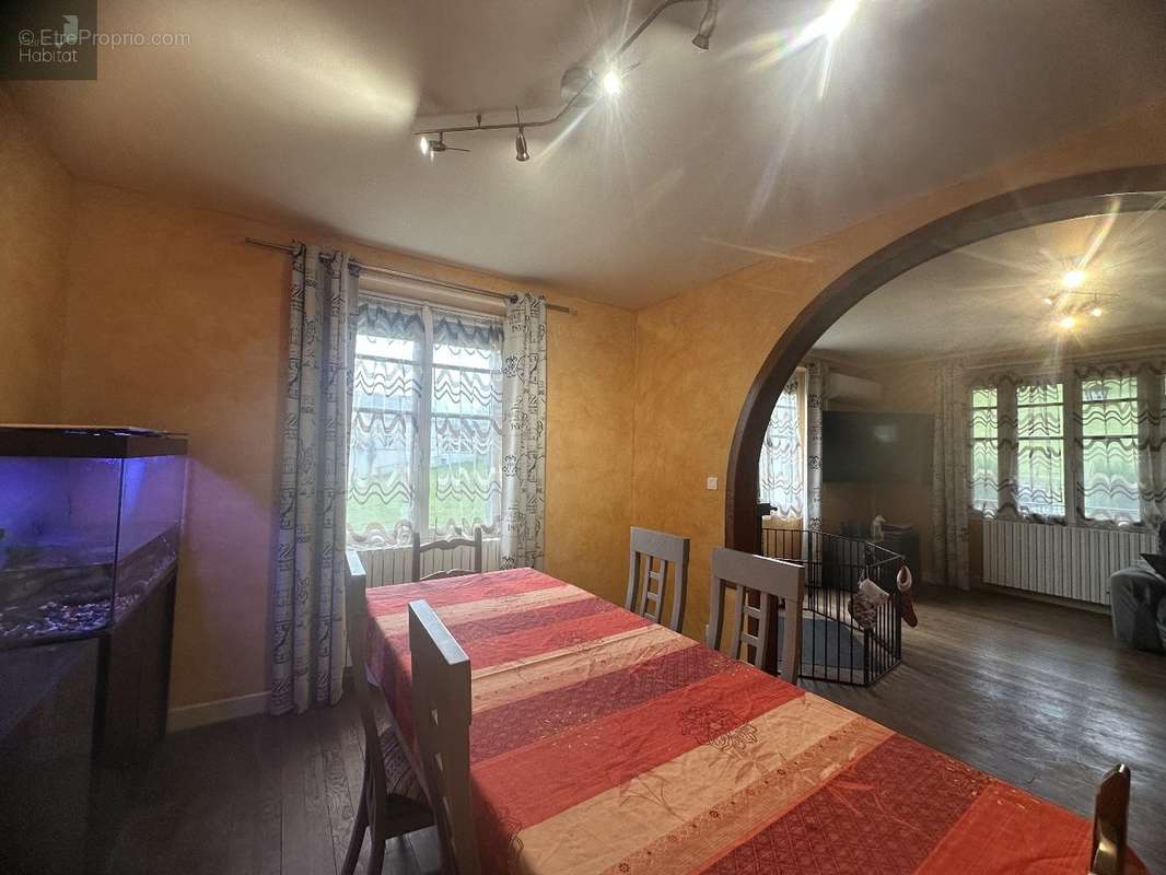 Maison à SAINT-SANTIN-DE-MAURS