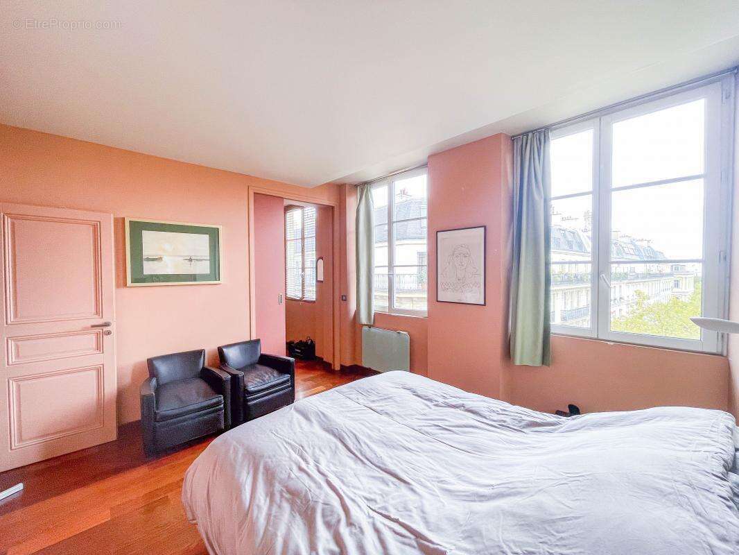 Appartement à PARIS-1E