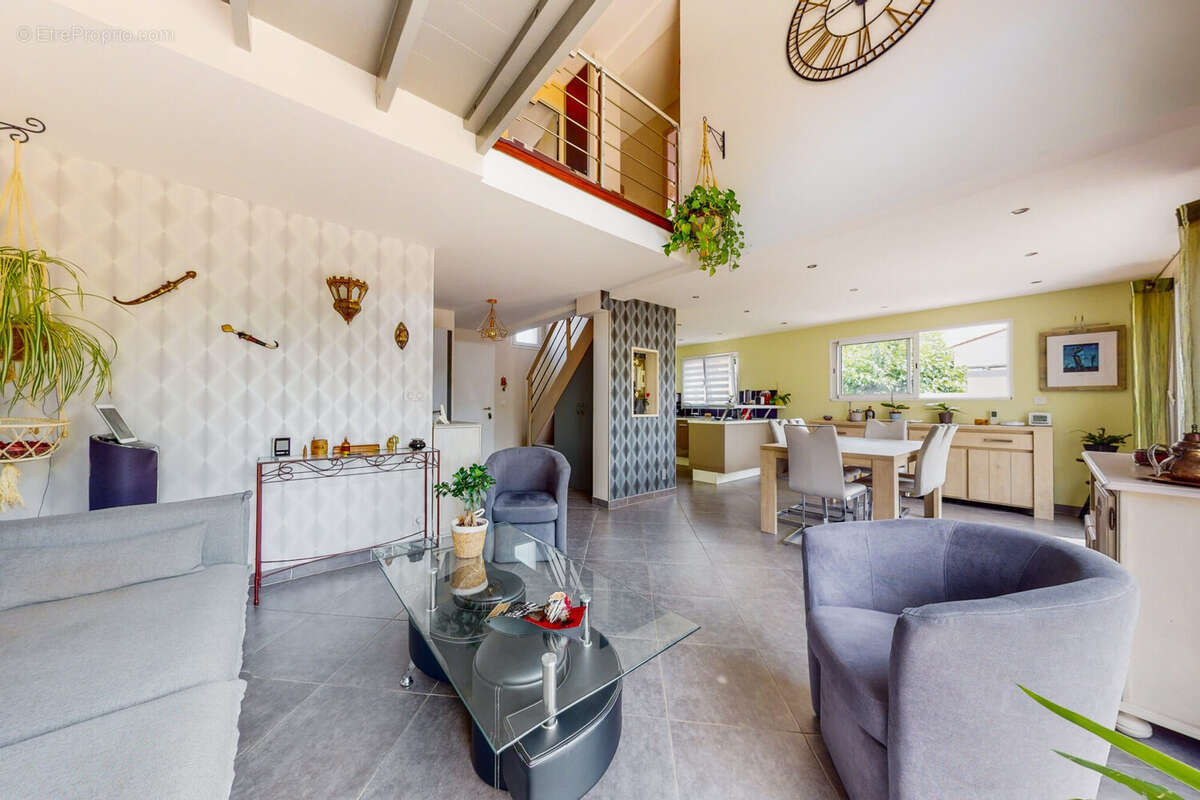 Maison à SAINTE-LUCE-SUR-LOIRE