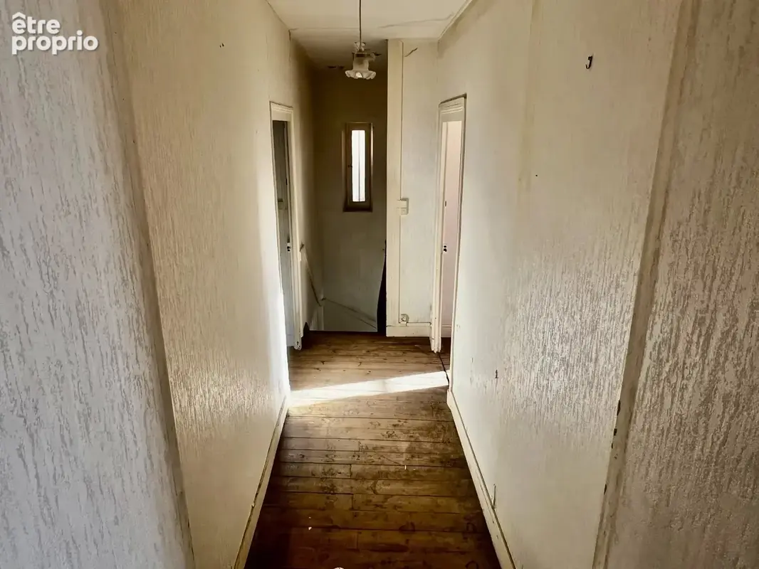Imposante maison individuelle à rénover au centre-ville - photo 12