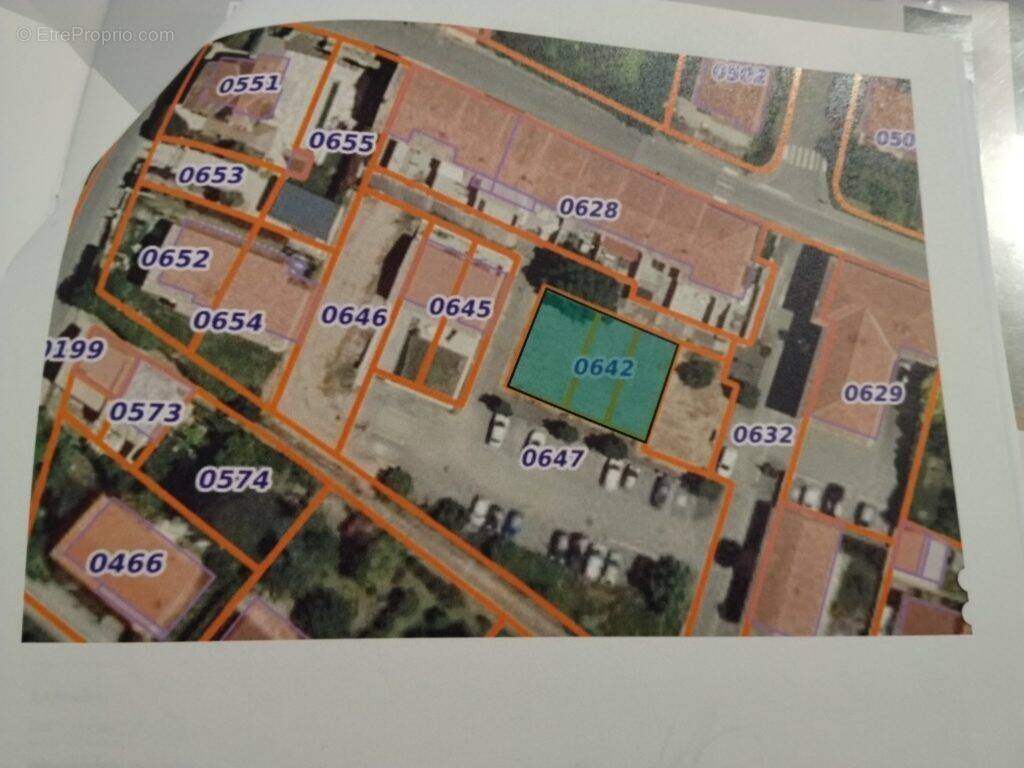 Terrain à MONTOLIEU