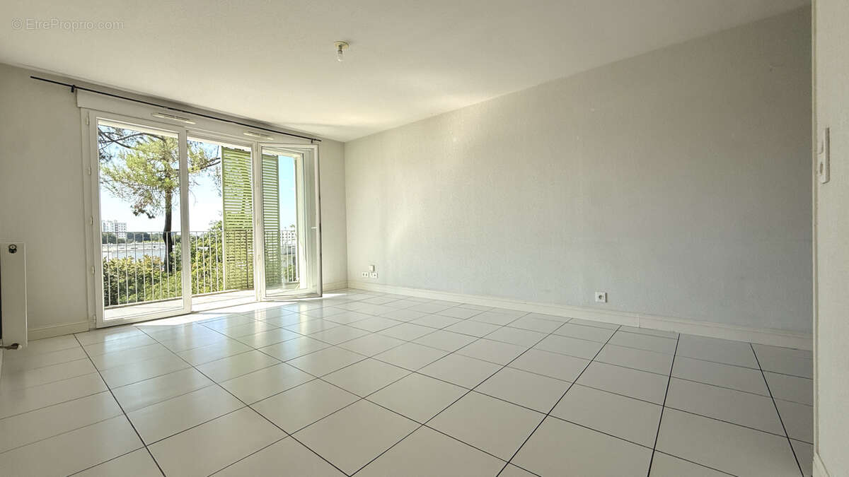 Appartement T3 de 64 m2 avec terrasse de 14,5 m2 - Gradignan Le Brandier - photo 2